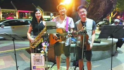 林兆毅创立了巴士客音乐组织，主要是到各区的文创市集与活动进行街头演唱。