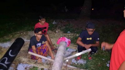3名巫裔青年自制“土制大炮”在发射4炮后，被警方发现并当场逮捕。（警方提供）