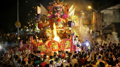 以往槟城的庆赞中元街区庆典办得很热闹，但今年的庆典可能会受影响。（档案照）