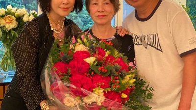 刘嘉玲在豪宅庆祝母亲节，多张照片中间接曝光了豪宅内部装潢。