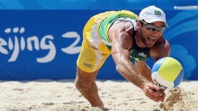 2008年北京奥运会沙滩排球银牌得主、巴西名将马克西奥-阿罗约受访时透露，自己差点死于新冠肺炎，现在正在康复中。