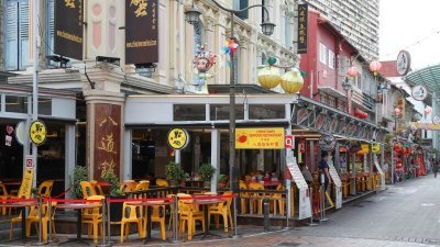 新加坡餐饮业从9月中旬推出大约1000个职位空缺，却无人问津。