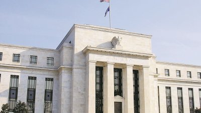 美联储可通过延长所购买证券的年期或加快购买步伐，提供更多的宽松政策。