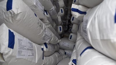 7660包没有进口准证的奶粉，被槟州检疫及检验服务局官员充公。