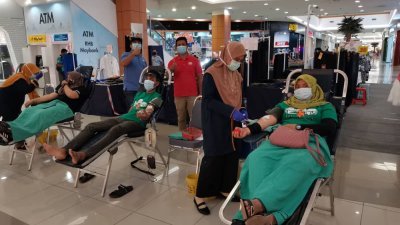 太平医院血库部与霹州福利及体育理事会举办捐血活动，公众的反应令人鼓舞。