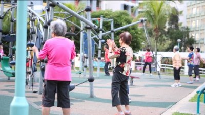 研究报告显示，过去20年新加坡人平均寿命增加，同时健康负债降至最低。