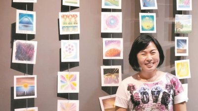 许愿珊的“愿心升华”师生粉彩画展即日起到10月18日，在八打灵大学园滴水坊展出。（图由佛光文化提供）