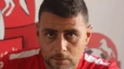 32岁的黎巴嫩中场国脚穆罕默德-阿特维被流弹击中头部，经过多日抢救后不幸去世。