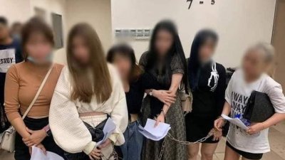 11名越南女子遭警方逮捕，警方将进一步调查她们是否合法入境。（警方提供）