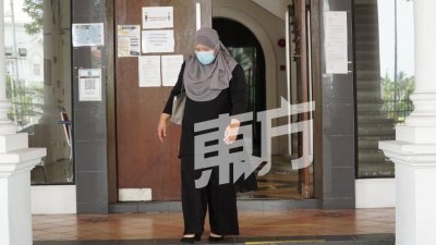 妮拉娃蒂是杨祖强被控性侵印尼女佣案的第5名证人，她周三上午依据本身对受害者进行身体检查所得的结果，向法庭供证。