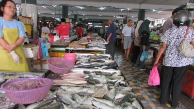 消费人埋怨大众吃的鱼卖得很贵。