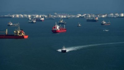 新加坡海峡过去数天发生3起海盗行出没案，令新加坡航道治安敲响警锺。
