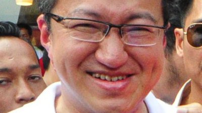 民主行动党全国政治教育局主任刘镇东。