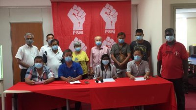 霹雳农民联盟号召更多农牧业者加入，以向大臣提出诉求。前左起是张金明、谭天炽、巴瓦妮及张松茂，后左为再也古玛。
