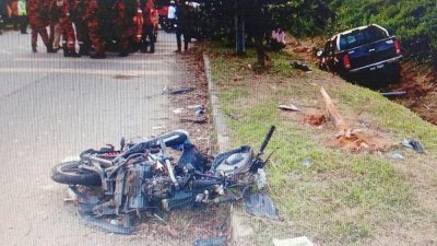 双溪峇都通往㐷莫的公路周二下午发生致使命意外，女护士惨死，其所驾驶的摩哆变废铁。