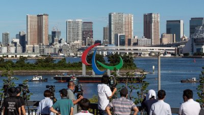 残奥会标志周五上午在东京台场海滨公园亮相，晚上将进行亮灯。（图取自路透社）