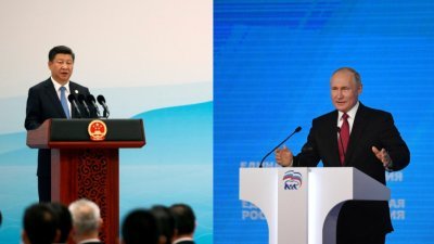 中国国家主席习近平（左）与俄罗斯总统普京周三通电话，聚焦阿富汗问题。-图取自路透社-