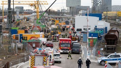 一枚老旧的航空炸弹周三在慕尼黑火车总站附近一座桥梁爆炸，造成4人受伤。（图取自路透社）