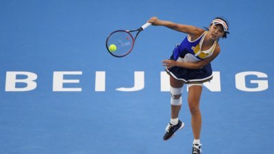 图为中国网球好手彭帅于2017年10月2日，在北京举行的中国网球公开赛女子单打对阵美国选手罗杰斯的档案照。（图取自法新社）