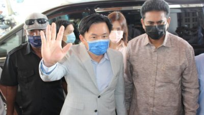 怡保高庭裁决，杨祖强（左）被控性侵印尼女佣案表罪成立，同时准许辩方于明年2月15日及16日传召证人。