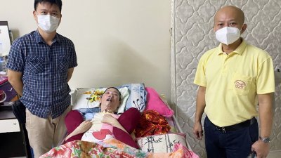瘫痪在床5年的妇女谢琇琪恳请善心人士伸出援手，捐助9万令吉医疗及护理费用。