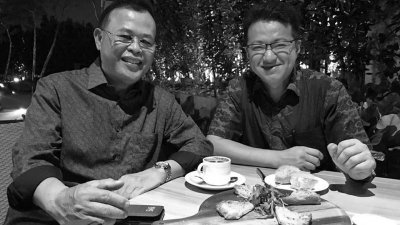 奥斯曼（左）和刘镇东在2018年大选并肩作战。图取自刘镇东面子书