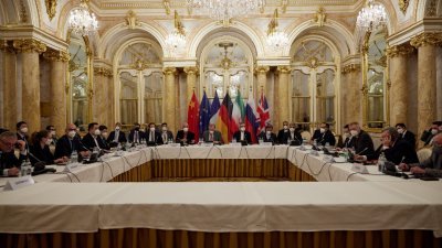 伊朗核协议谈判代表们当地时间周一，在奥地利维也纳展开第8轮谈判。（图取自欧盟驻维也纳代表团/法新社）