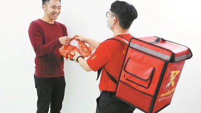 谢霖坤与伙伴们当初以步行方式，将餐点送给消费者，因此将平台取名为RunningMan。