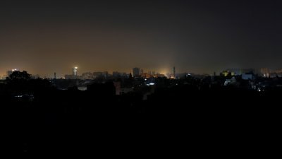巴基斯坦全国电力网当地时间周六晚上11时41分（大马时间周日凌晨2时41分）发生故障，引发全国大停电，受影响区域包括首都伊斯兰堡、最大城市卡拉奇（图）等。