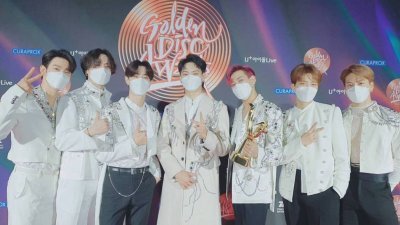 JYP娱乐11日发表了正式声明，透露与GOT7为了新的未来，协议之下决定全体不续约，昨天的金唱片颁奖礼成了7人最后合体出现的舞台。