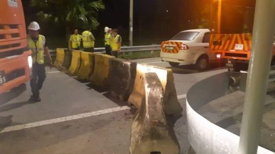 在警方的要求下，吉辇公共工程局工作人员在周三凌晨间，关闭吉辇边界区的4条通道。