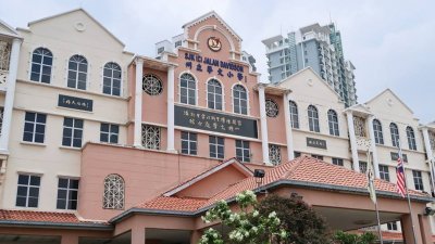 隶属吉隆坡半山芭区的州立华小，有多达9名资深老师将在新学年被调离。