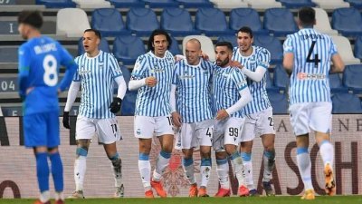 意乙球队斯帕客场以2比0爆冷淘汰萨索洛，晋级意大利杯复赛。