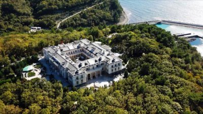 根据纳瓦尔尼团队在YouTube发布的影片，画面中位于黑海的超豪华私人住宅，据称属于总统普京所有。