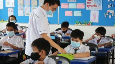 柔州华小教师仅有1/4接种至少两剂疫苗。（档案照）