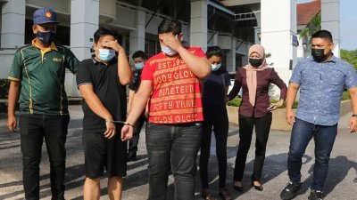 因沦为诈骗集团“钱驴”的3名被告，被控上芙蓉法庭时俯首认罪，被罚款总数7万4000令吉。