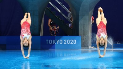 中国选手施廷懋及汪涵在女子3公尺双人跳板项目中为中国摘下第4金。（图取自法新社）