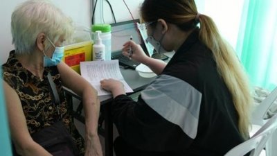 新加坡有约20万名60岁以上年长者未接种冠病疫苗。