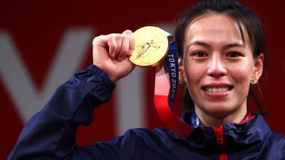 郭婞淳今天在东京奥运会举重女子59公斤量级，为中华台北夺下东奥首面金牌。（图取自路透社）