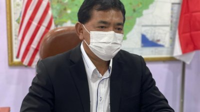 马六甲卫生及反毒行政议员拿督拉末。