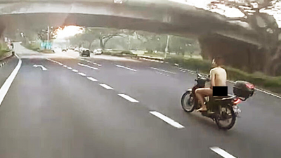裸男在高速公路上飞驰超过5公里。（视频截图）