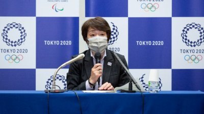 东京奥运会及帕运会组委会主席桥本圣子，上周五（11日）在东京举办的新闻发布会发言。 （图取自法新社）