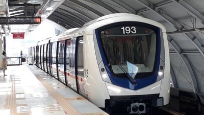 编号192和193的两部新款列车，在完成安全测试后，于周六正式在格拉那再也轻快铁线投入服务。
