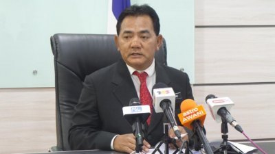 马六甲卫生及反毒行政议员拿督拉末否认，逾百名马六甲政治人物的“马仔”，被纳入甲州接种新冠肺炎疫苗首批名单内。