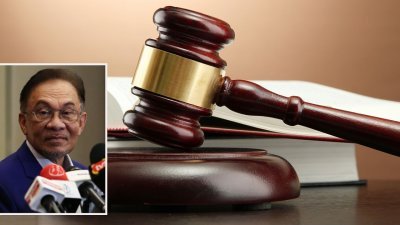 一名上诉庭法官退出审理人民公正党主席拿督斯里安华（图），寻求撤销他鸡奸前助理赛夫罪名成立的裁决，所提出的上诉。