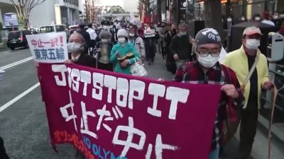 大约70名抗议者进行示威游行，要求取消今年的东京奥运会。