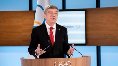 国际奥委会会长巴赫宣布，将与中国合作提供疫苗给有需要施打的东京奥运会和北京冬奥会参赛运动员。（图取自路透社）