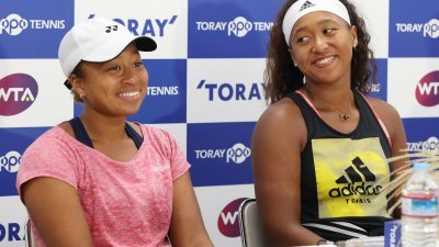 日前，比新科澳网女单冠军大坂直美年长18个月的24岁姐姐大坂麻里（左），通过社交媒体宣布退役。