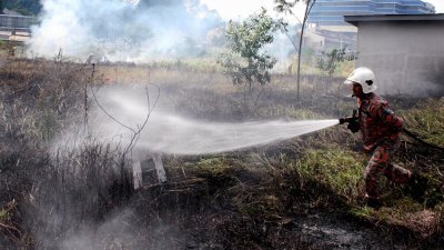 酷热天气致使丛林大火不断，昔加末县的空气污染指数飙升153点。