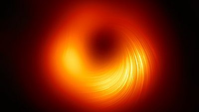 来自全球多个组织和大学的300多名研究人员参与的EHT研究合作，于大马时间周三晚上10时公布最新研究成果：偏振光下星系M87超大质量黑洞的影像。